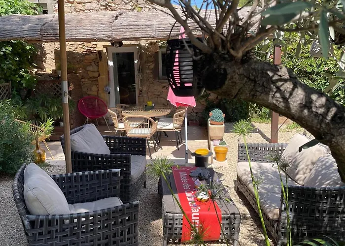 Jolie annexe du mas dans le cœur de la garrigue nîmoise